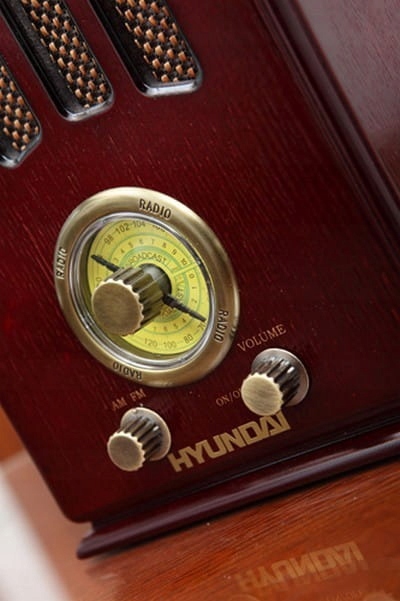 Hyundai FM Drevené retro rádio